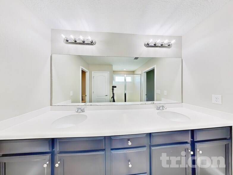 Building Photo - 195 Silver Creek Pl