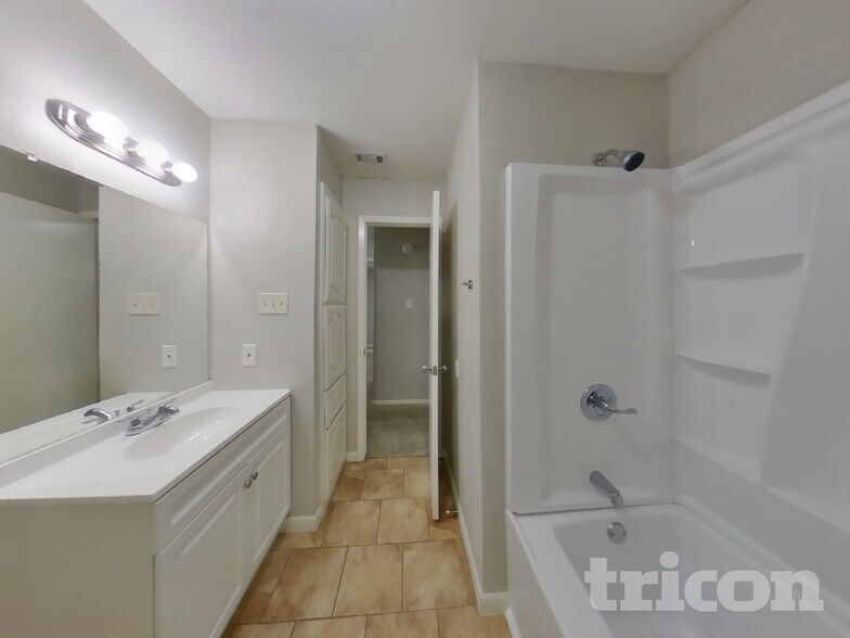 Building Photo - 810 Dogwood Dr