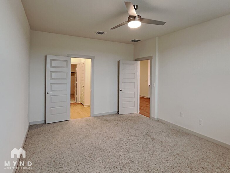 Building Photo - 10713 Fulton Ave