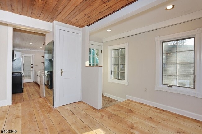 Building Photo - 140 Cupsaw Dr