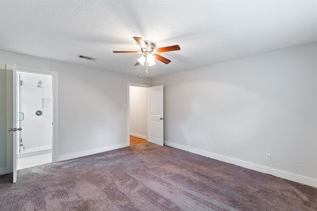 Building Photo - 1305 Idylwild St