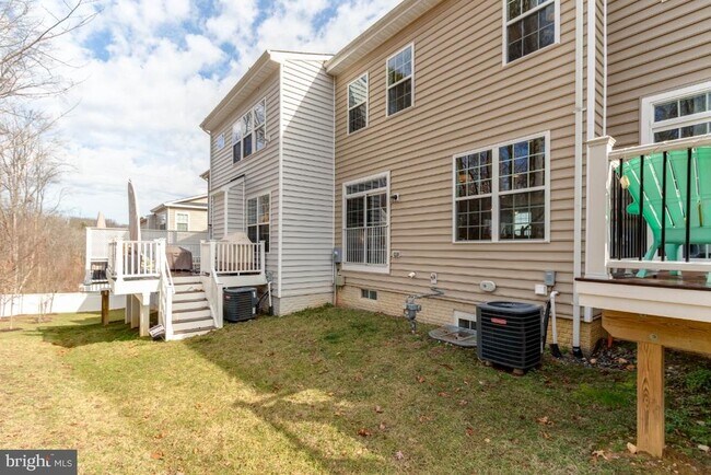 Building Photo - 1329 Gilmore St