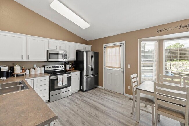 Building Photo - 7356 Coral Ridge Dr