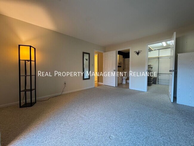 Building Photo - 20 Central St