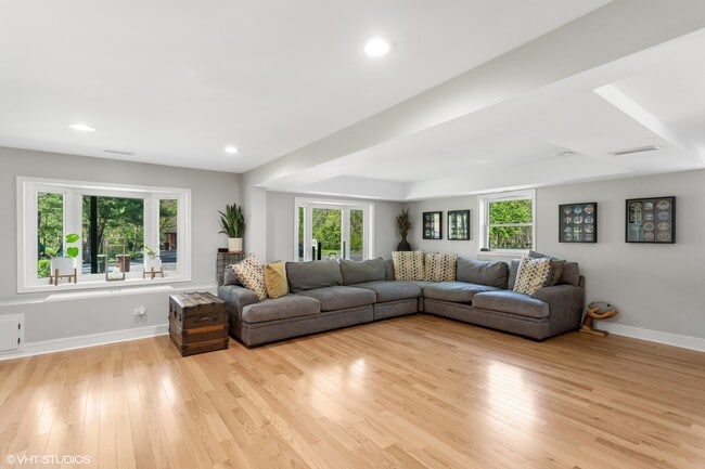 Building Photo - 11051 Elmwood Ct