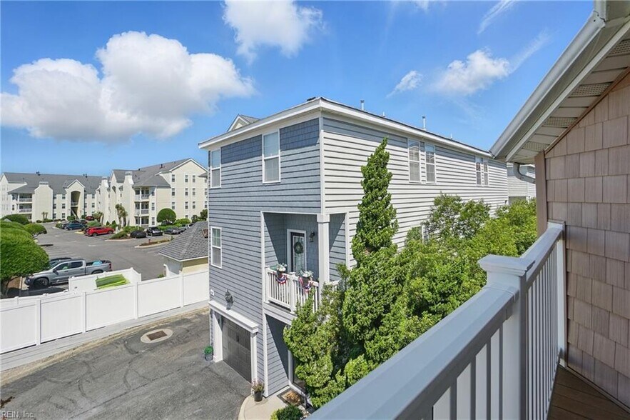 Building Photo - 2301 Beach Castle Ln