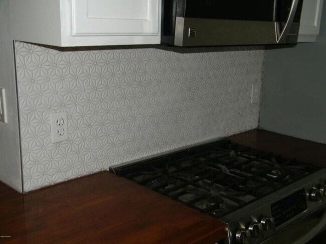 Building Photo - Pending/ Rented - Charming Tucson 3-Bedroom Home with Spacious backyard