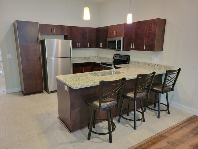 Building Photo - 9318 N Robinhood Ave