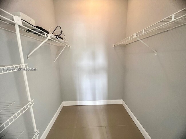 Building Photo - 660 Cypress Club Way