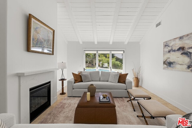 Building Photo - 10825 Savona Rd