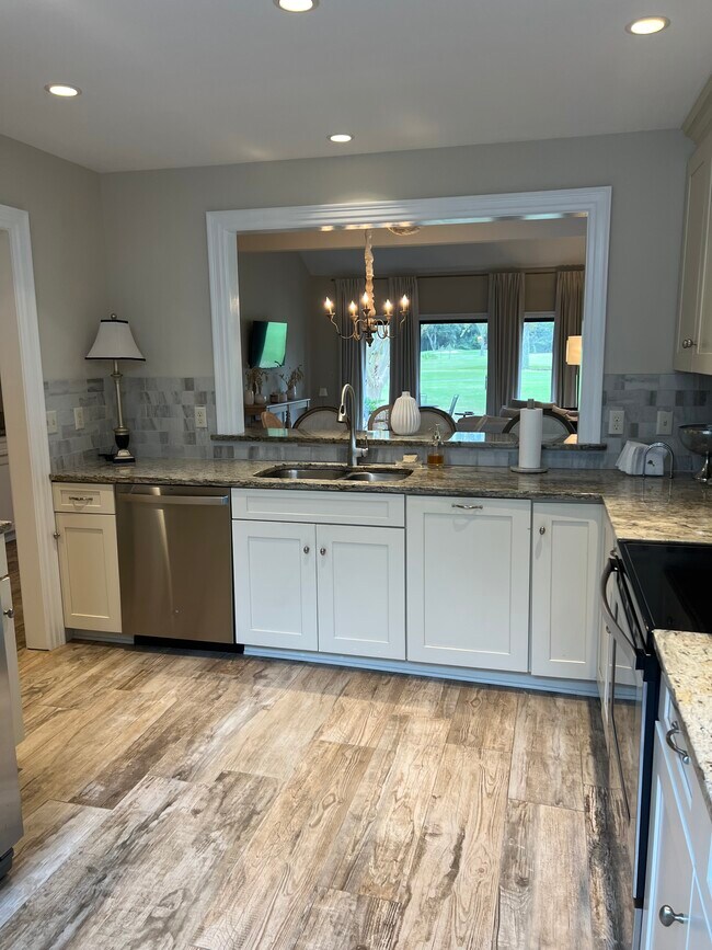 Building Photo - 60 Carnoustie Rd