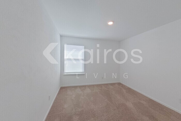 Building Photo - 950 Shady Brk