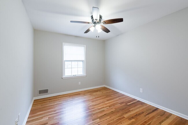 Building Photo - 3 Bed Home in Cul-de-Sac Great Location