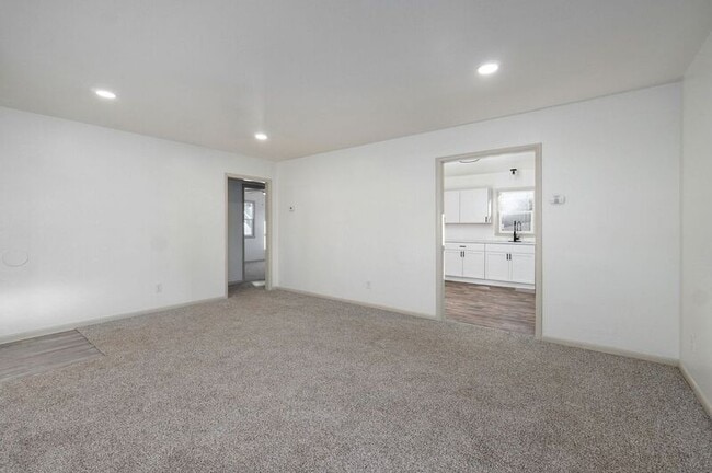 Building Photo - 1816 W Olive St