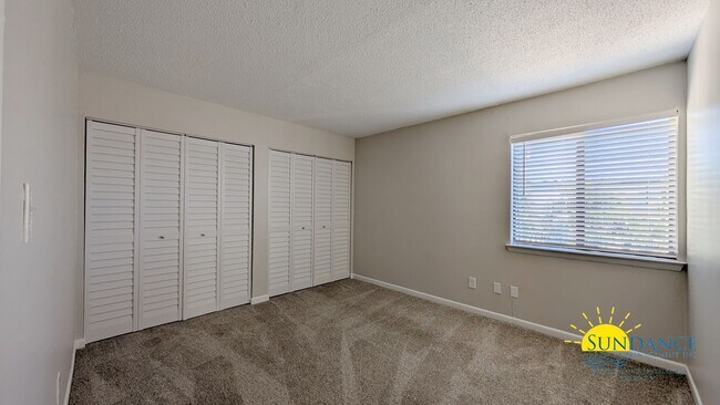 Building Photo - Expansive waterfront covered patio off this fully renovated Fort Walton Condo!