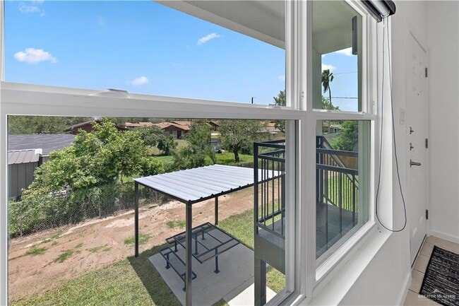 Building Photo - 418 N 3rd St