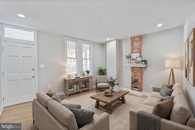 Building Photo - 3819 Roland Ave