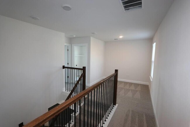 Building Photo - 2901 Mary Elizabeth Dr