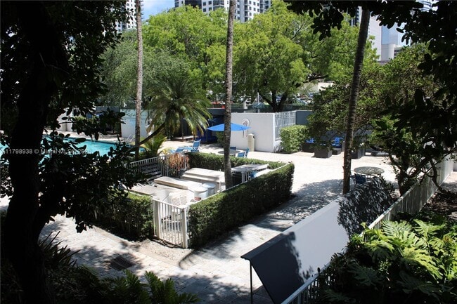 Building Photo - 850 N Miami Ave