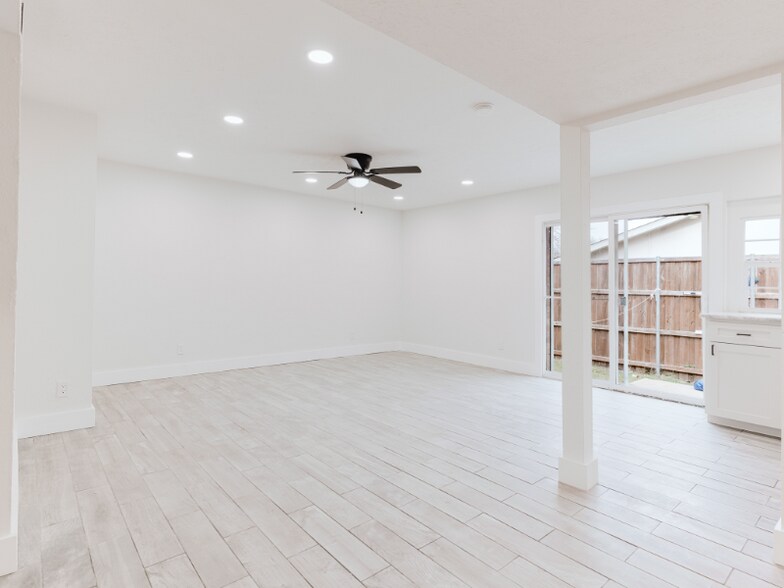 Building Photo - 7117 Chinaberry Rd