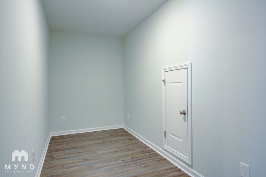 Building Photo - 863 Bergenfield Ln