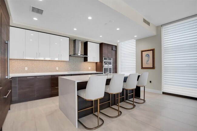 Building Photo - 301 1st St S