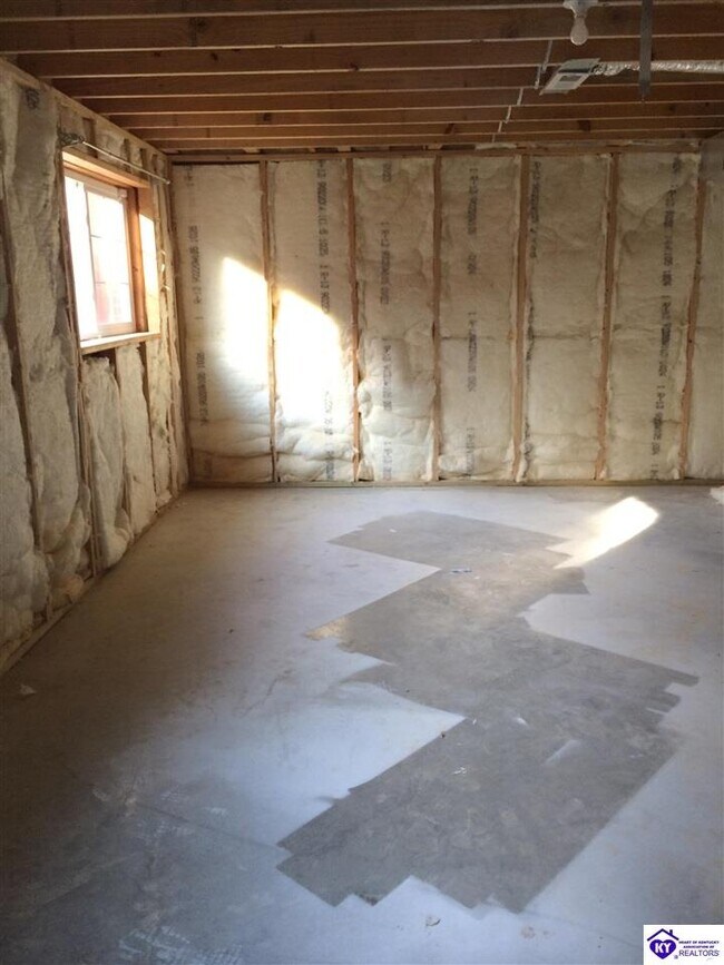 Building Photo - 913 Silktree Cir