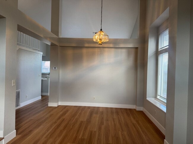 Building Photo - 2776 Woodmont Dr