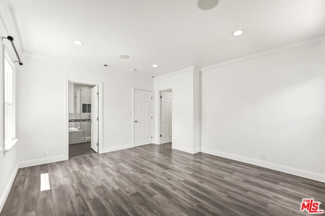 Building Photo - 23046 Leonora Dr