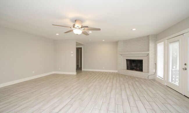 Building Photo - 5815 Picasso Pl