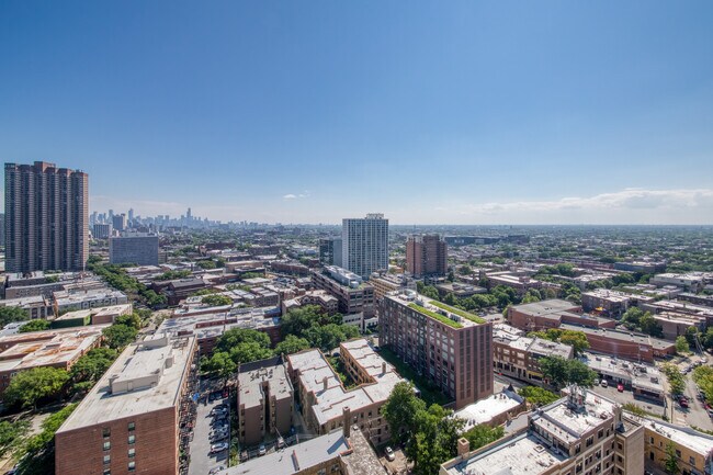 Building Photo - 3930 N Pine Grove Ave