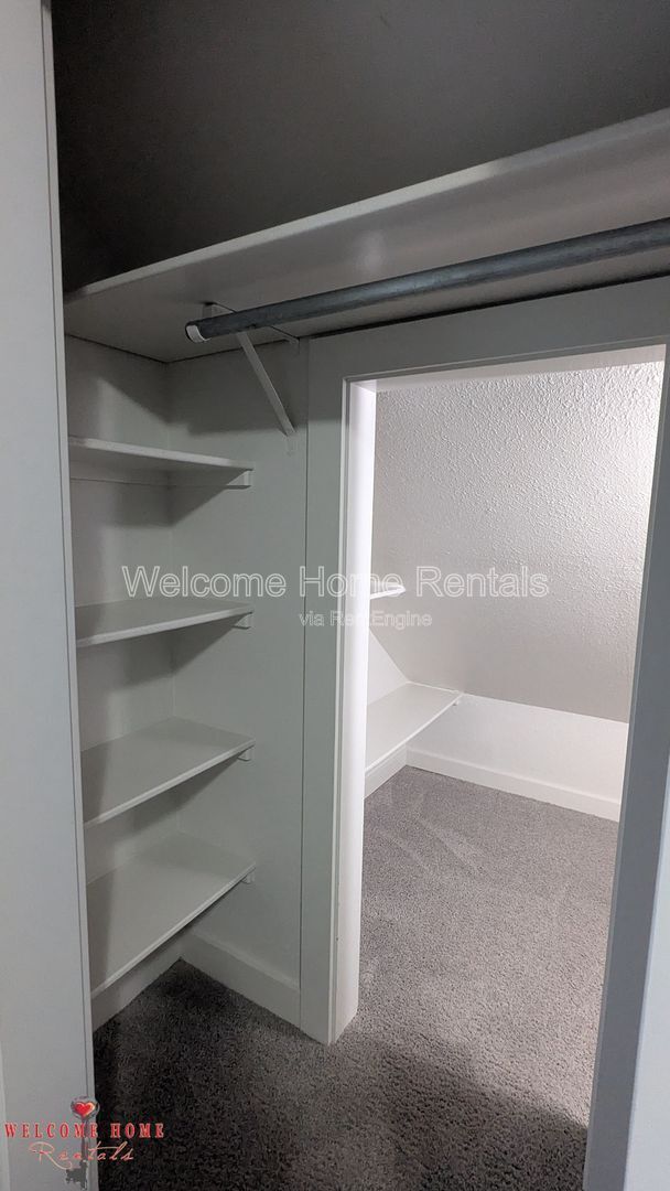 Building Photo - 4520 S Thompson Ave