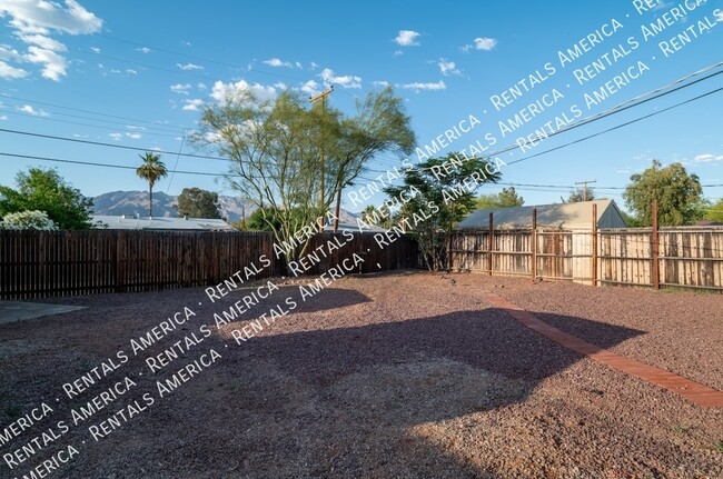 Building Photo - 4307 E Hayhurst St