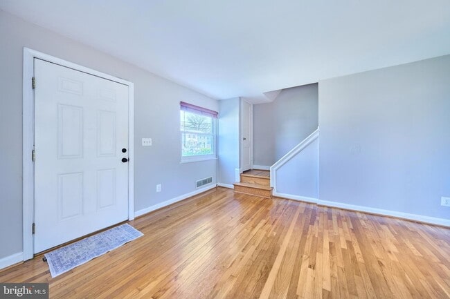 Building Photo - 2319 Riverview Terrace