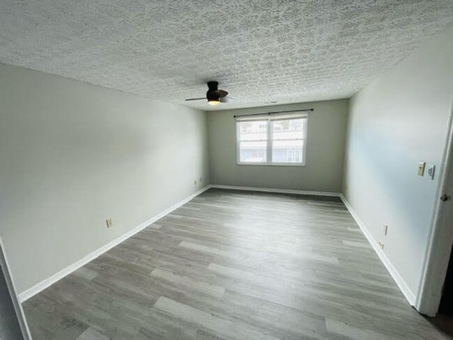 Building Photo - 4229 Briarwood Dr