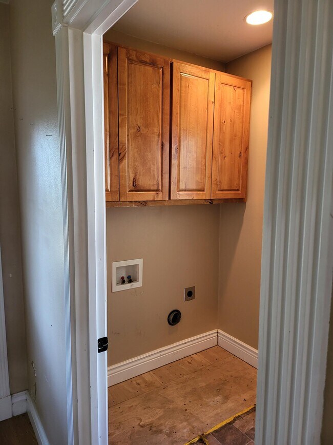 Laundry - 1411 6th Ave E