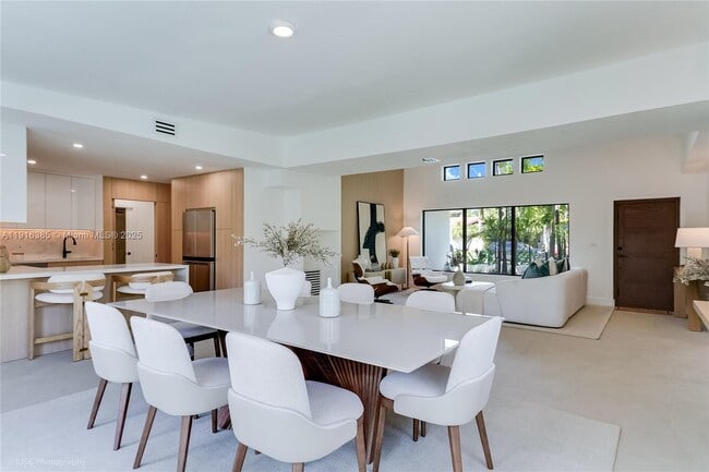 Building Photo - 1120 NE 86th St