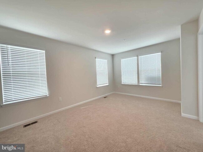 Building Photo - 1424 Sugarplum Ln