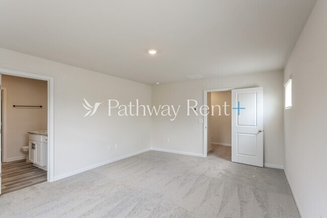 Building Photo - 608 Mackenzie Cv