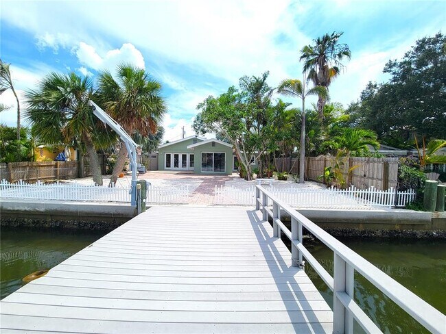 Building Photo - 314 Bahia Vista Dr