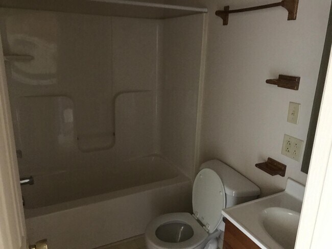 Building Photo - 200 E King St