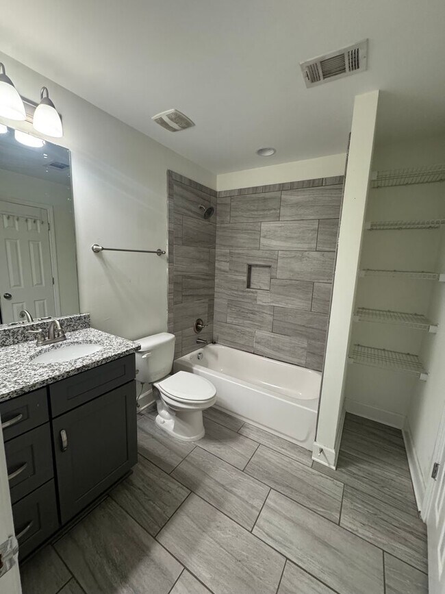 Building Photo - 1015 Queen City Ave