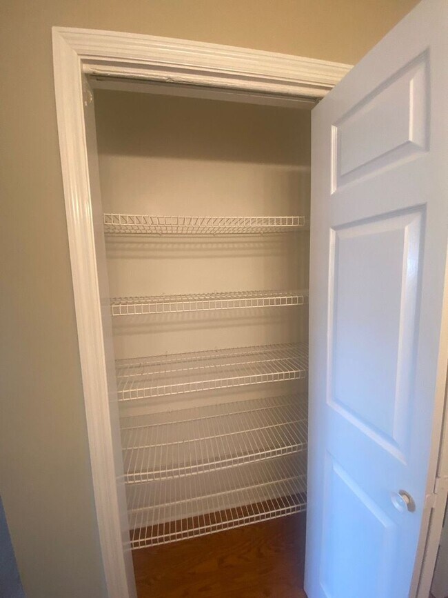 Building Photo - Beautiful 2 Story Home, Centrally Located in a Quiet Neighborhood! *1/2 OFF 1st Month's Rent!*