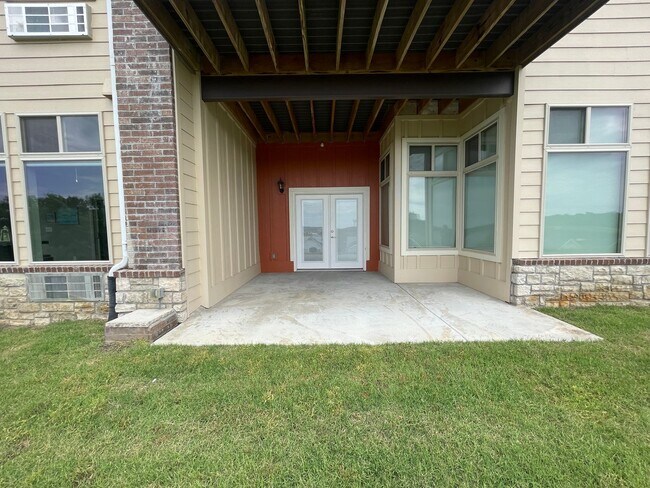 Building Photo - Luxury Lakeview 2 bedroom 2 bath Apartment...