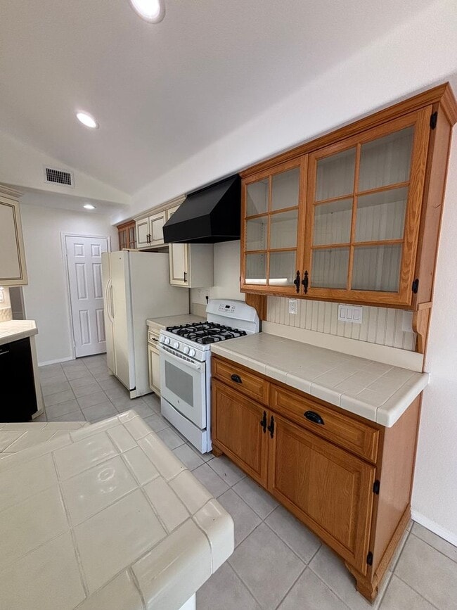Building Photo - 2 Bedroom 2 Bathroom Condo Living in Great Community Located At West Village Of Singing Hills HOA.