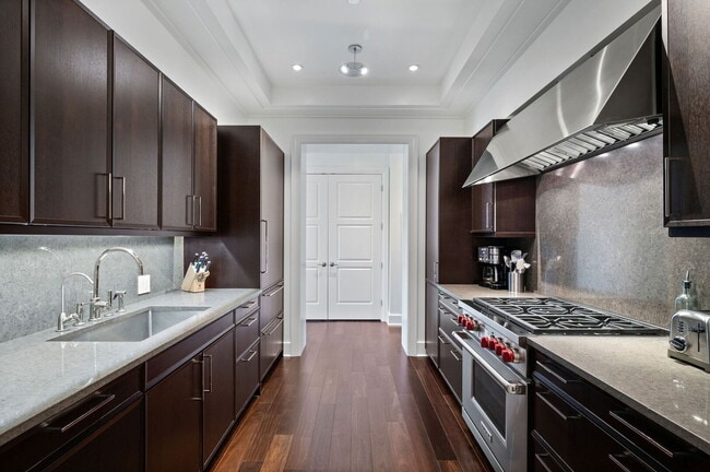 Building Photo - 118 E Erie St