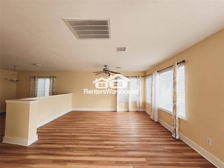 Building Photo - 15859 E Park Ct
