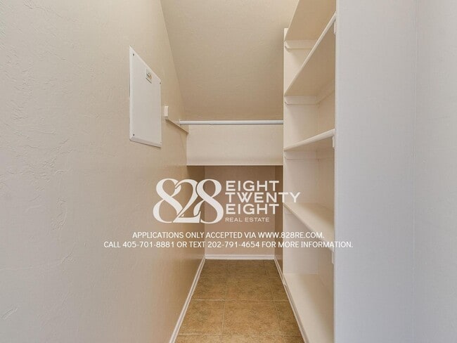Building Photo - Spacious 2 Bed/1.5 Bath Norman Townhome Du...