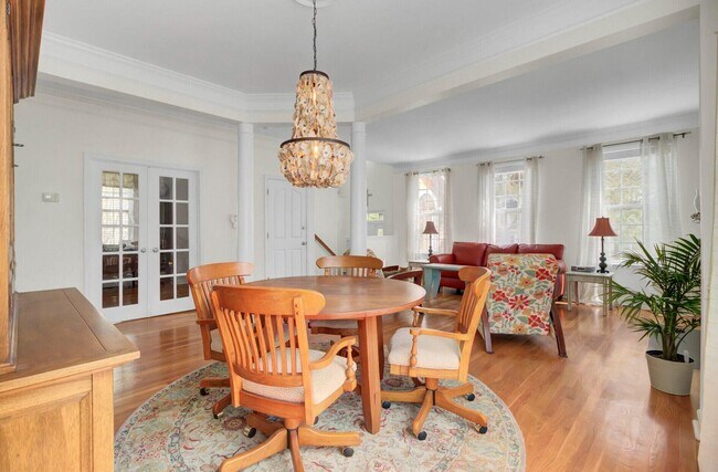 Building Photo - 1428 Bloomingdale Ln