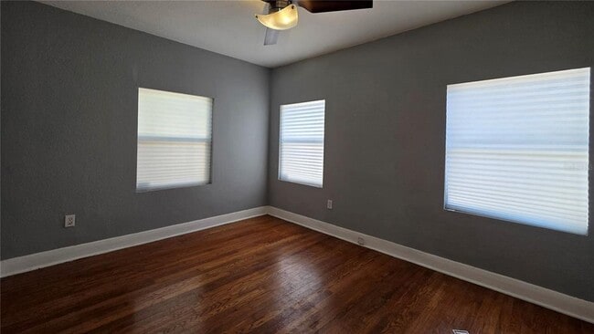 Building Photo - 936 E Shadowlawn Ave